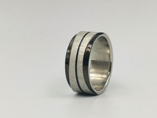 Stainless Steel Ring – Size 17/18/20 | Elegant & Durable Fashion Ring